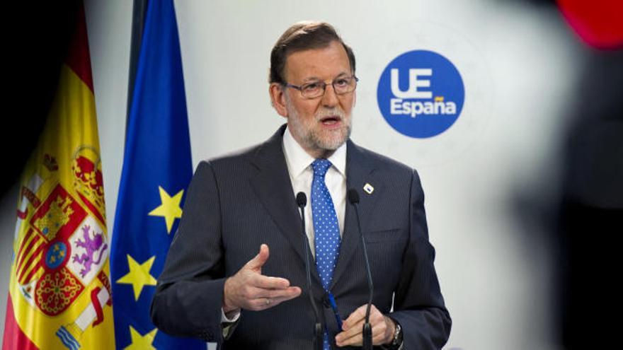 Rajoy asume la dificultad de gobernar en minoría y pide &quot;un esfuerzo a todos&quot;