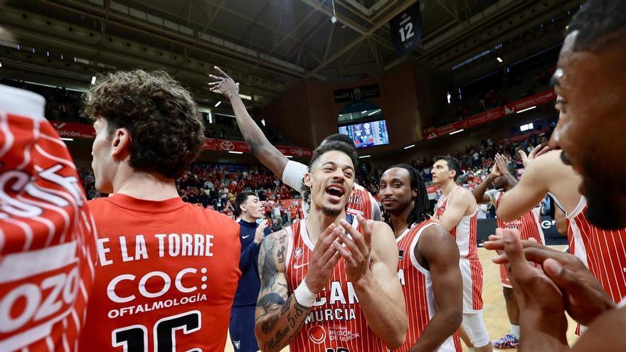 El UCAM Murcia, segundo en la ACB a cuatro partidos del final tras caer el Valencia