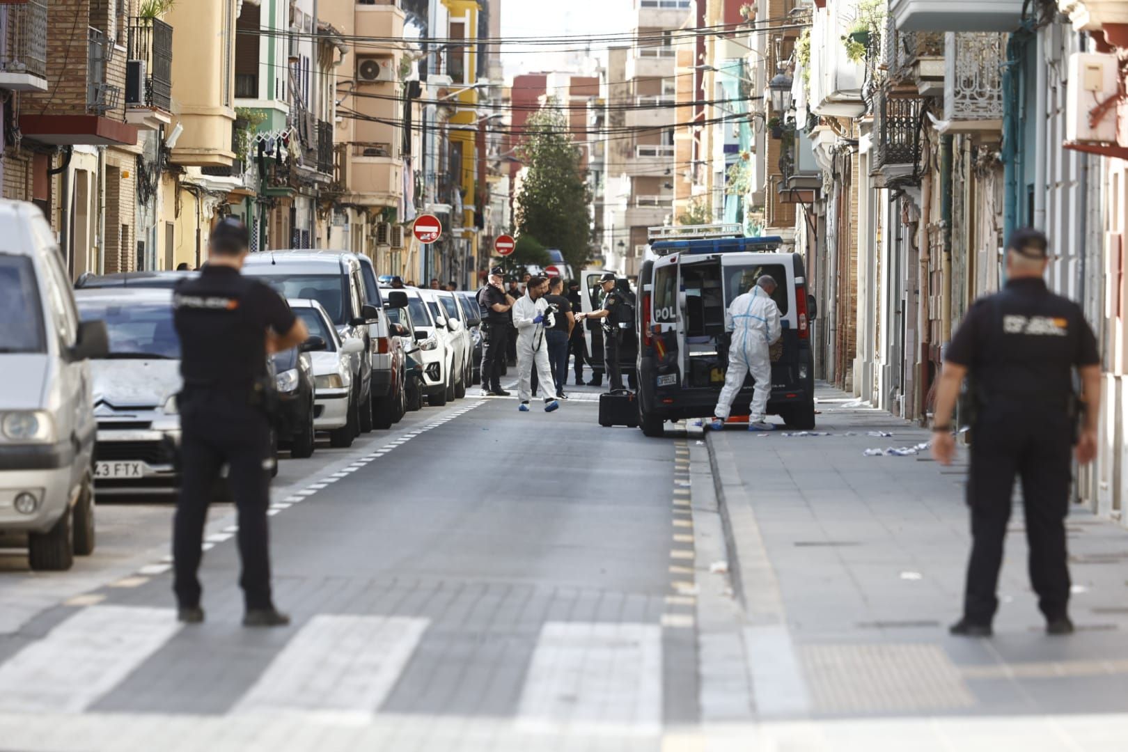 Un hombre se atrinchera en una casa del Cabanyal tras diparar a otro con una escopeta de perdigones