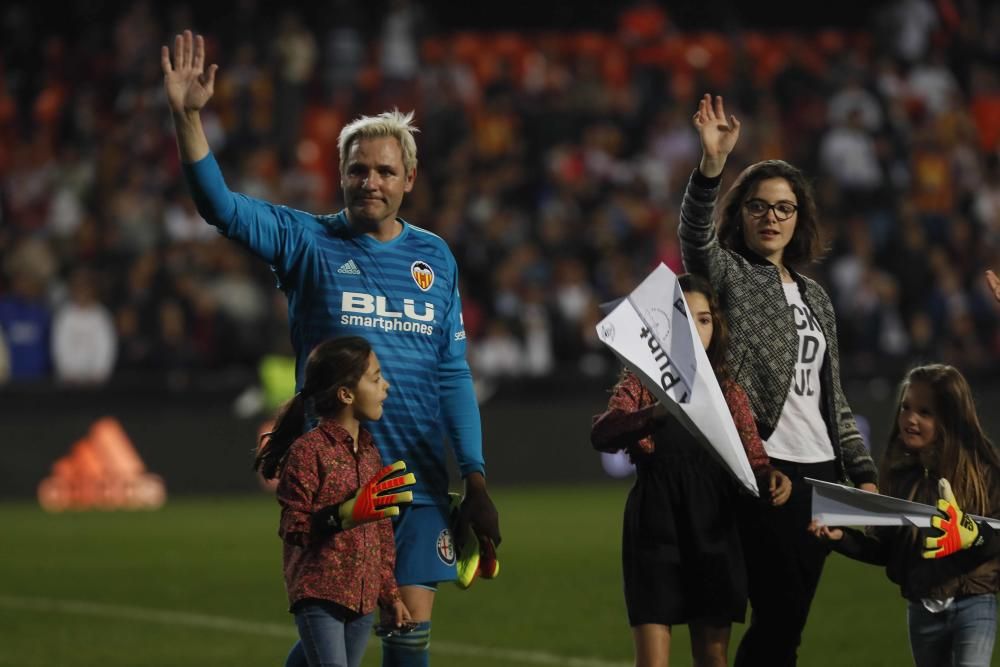 Cañizares llora al despedirse de Mestalla