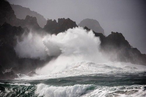 ALERTA ROJA EN A CORU?A POR FUERTE OLEAJE