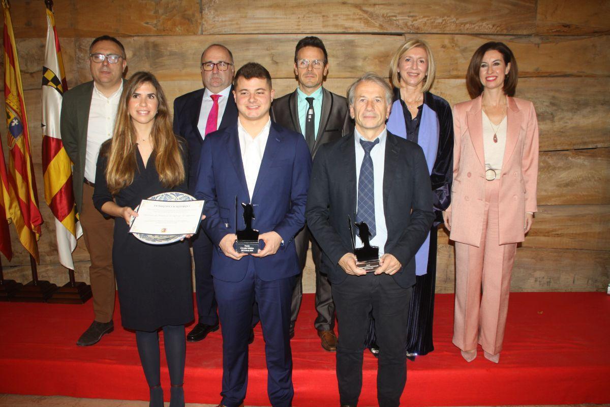 Ganadores de los premios de Responsabilidad Social Empresarial de Pedrola 2024 y autoridades.