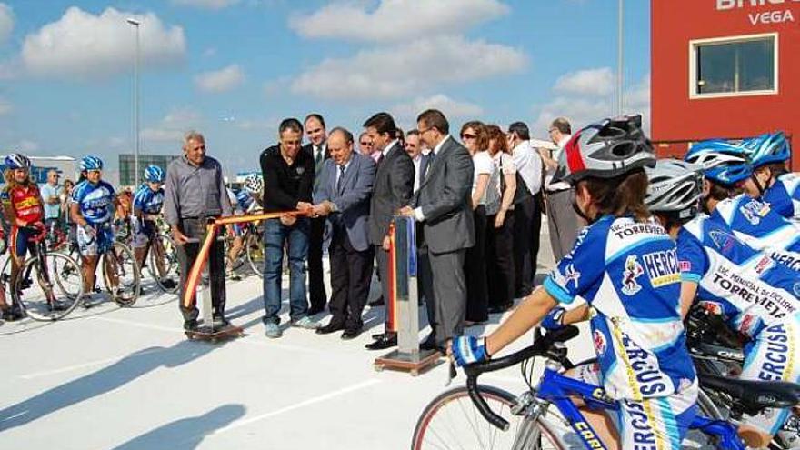 Imagen de la inauguración de la nueva pista de ciclismo de Almoradí