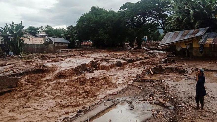 Al menos 70 muertos por las inundaciones en Indonesia y Timor Oriental