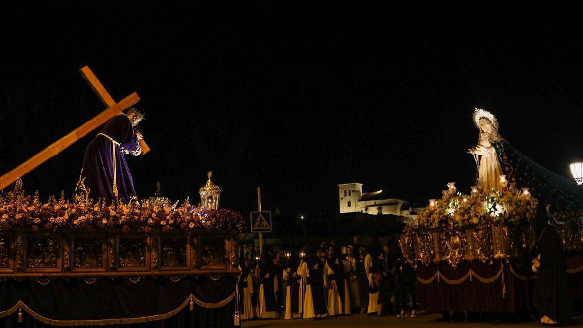 Revive la vuelta a los orígenes de la procesión de Jesús del Via Crucis