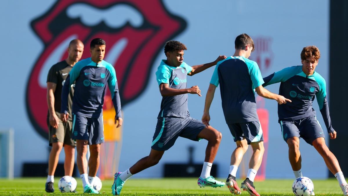 Imagen de un rondo en el entrenamiento de este martes.