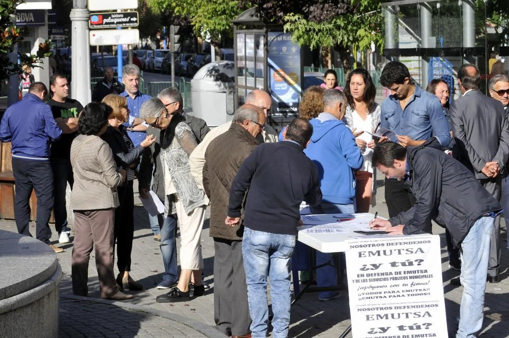 Recogida de firmas en Mieres en defensa de Emutsa