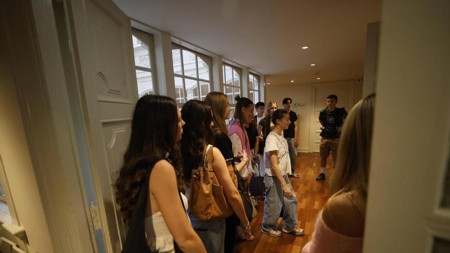 Los alumnos de la Nebrija miran fuera de Avilés por la escasez y el coste del alquiler: "No hay vivienda y la oferta de temporada es todavía más reducida"