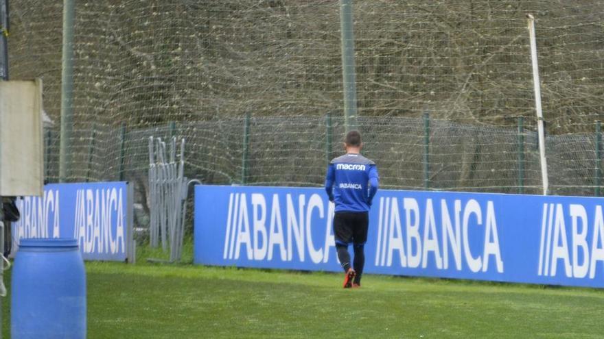 Çolak, ayer, al retirarse del entrenamiento.