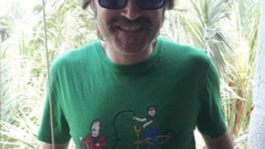 Giuseppe Grezzi, con la camiseta.