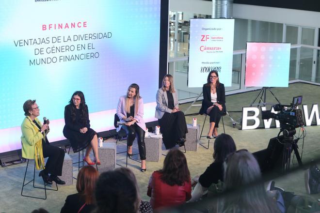 Mª Angels Vallvé, Tali Salomon, Mireia Del Pozo, Myriam Santos y Maria Alsina en la charla sobre el rol femenino en el sector de las finanzas
