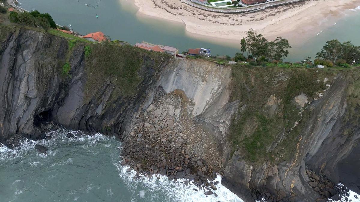 VÍDEO: El argayu de Ribadesella, desde el aire