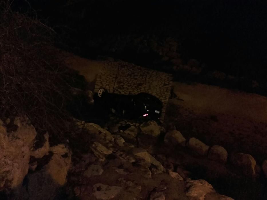 Un coche cae al cauce del río Tarafa en Aspe