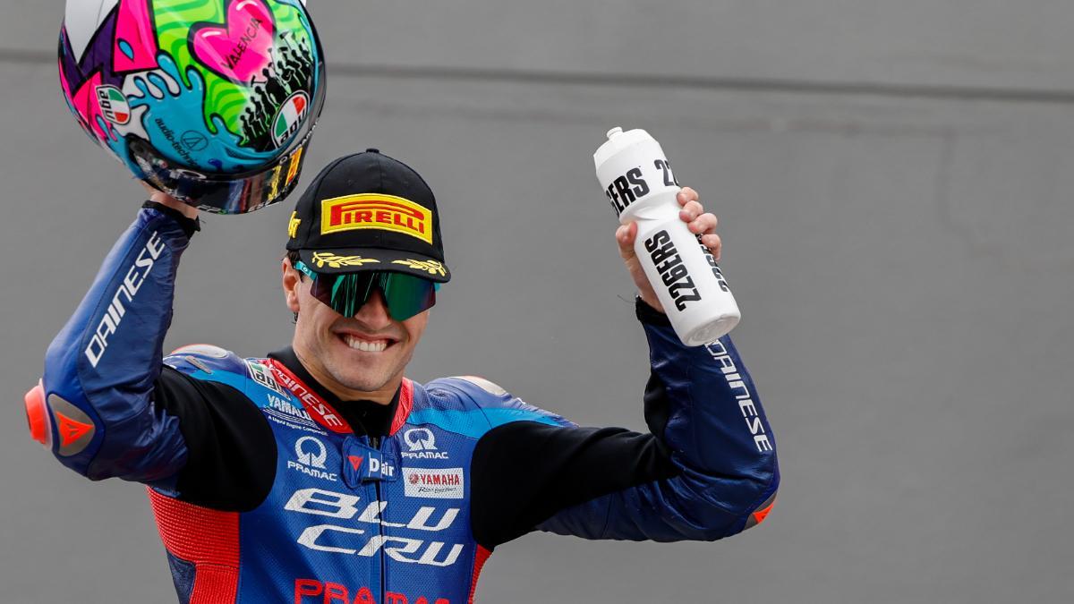 Izan Guevara celebrando su victoria el pasado domingo en Valencia