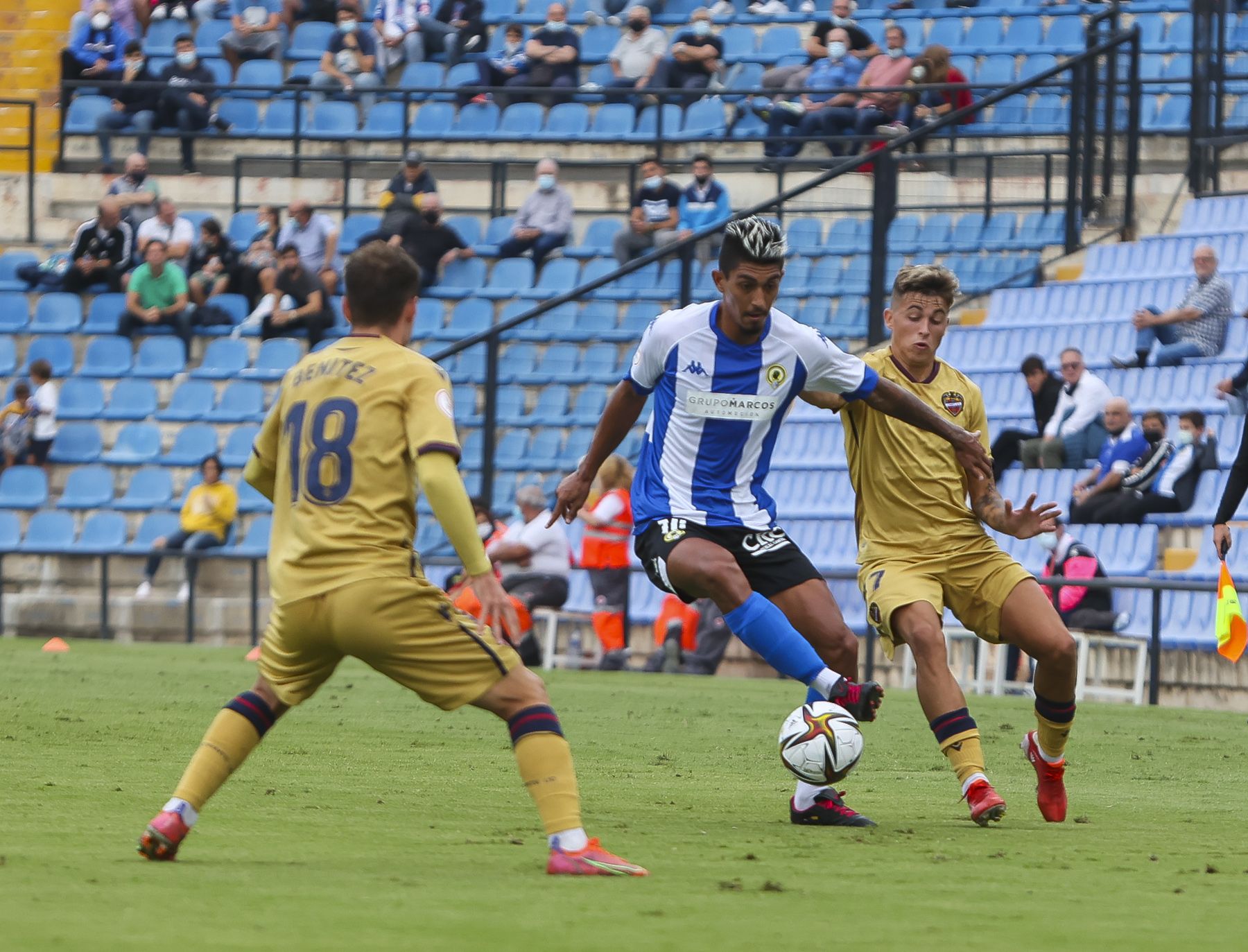 El Rico Pérez se harta del equipo: así se vivió en el estadio el Hércules - Atlético Levante