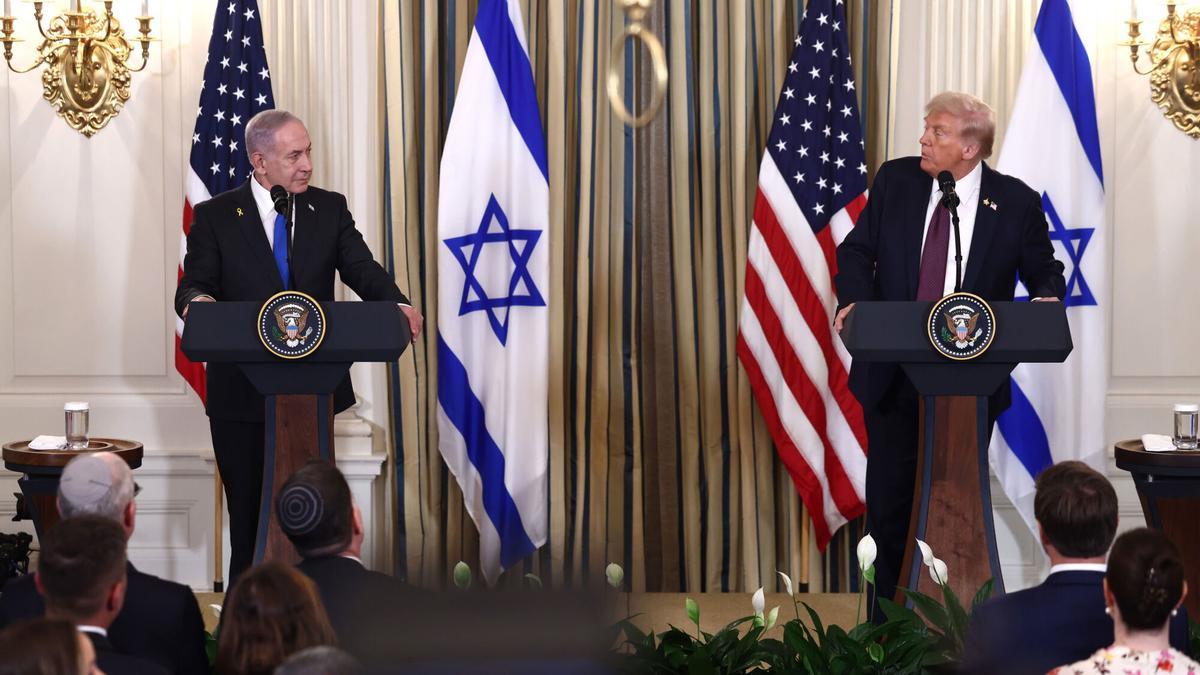 El presidente de Estados Unidos, Donald Trump, junto al primer ministro de Israel, Benjamin Netanyahu durante una rueda de prensa en la Casa Blanca.