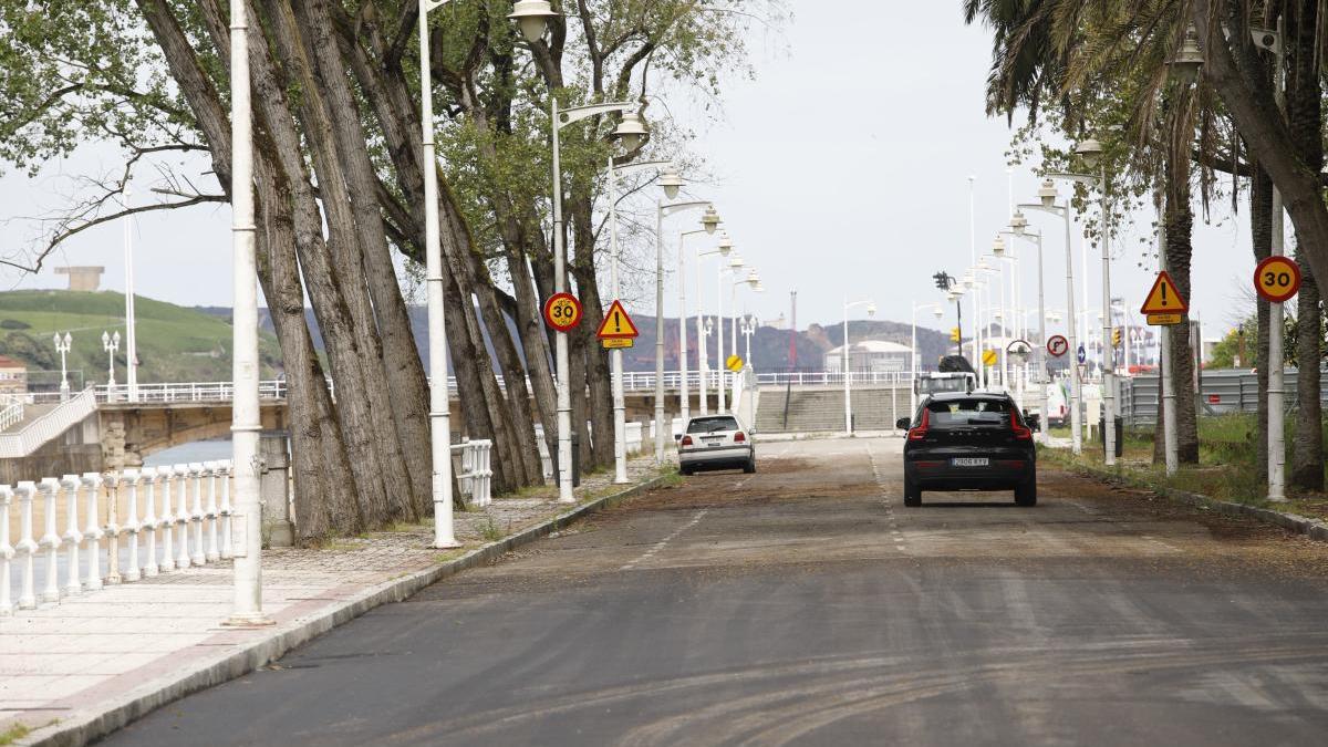 El paseo del Doctor Fleming, ayer, abierto al tráfico