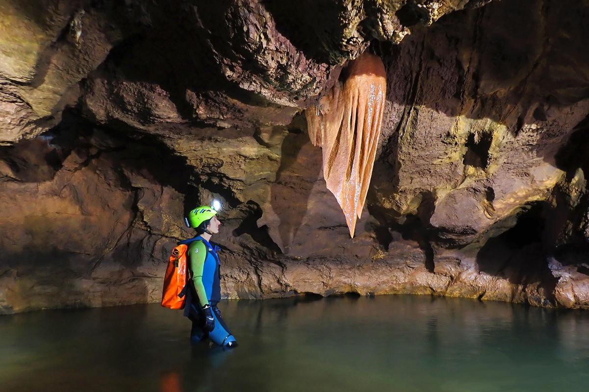 Una de les formacions geològiques que es poden veure a les Coves de Sant Josep de la Vall