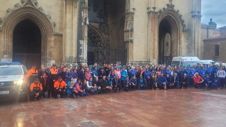 Más de doscientos peregrinos recorren la “Senda de los veinte mil pasos” atravesando Ribera de Arriba