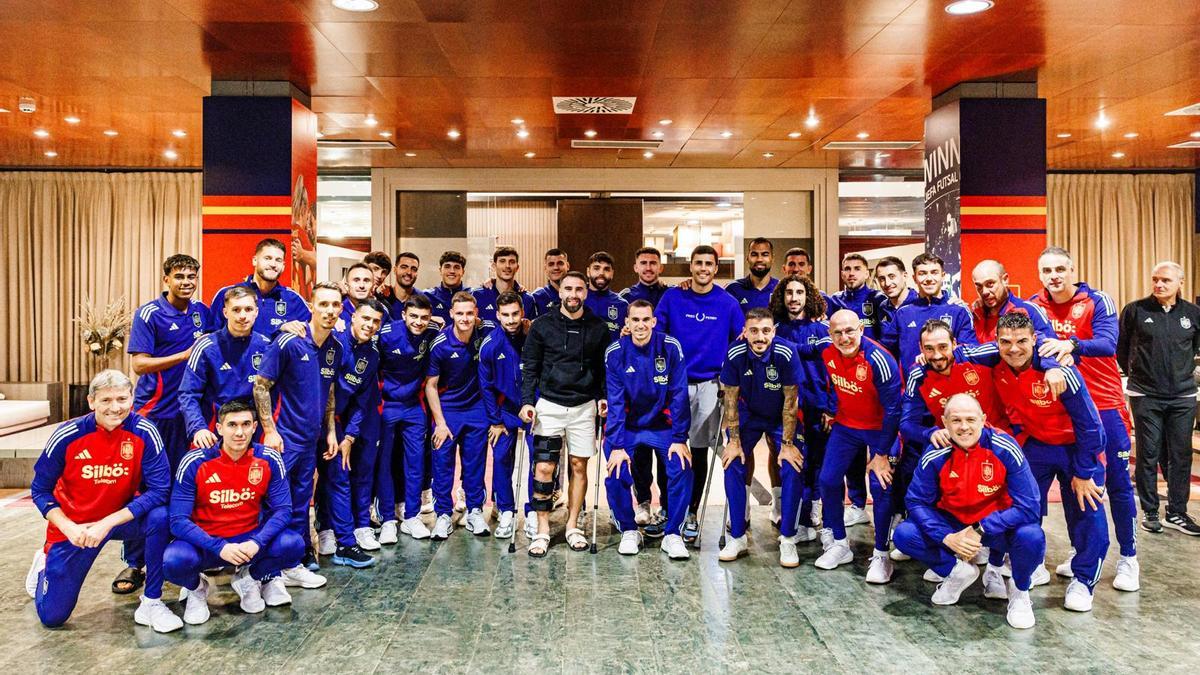 Rdori, Carvajal y Le Normand visitan la concentración de la Selección