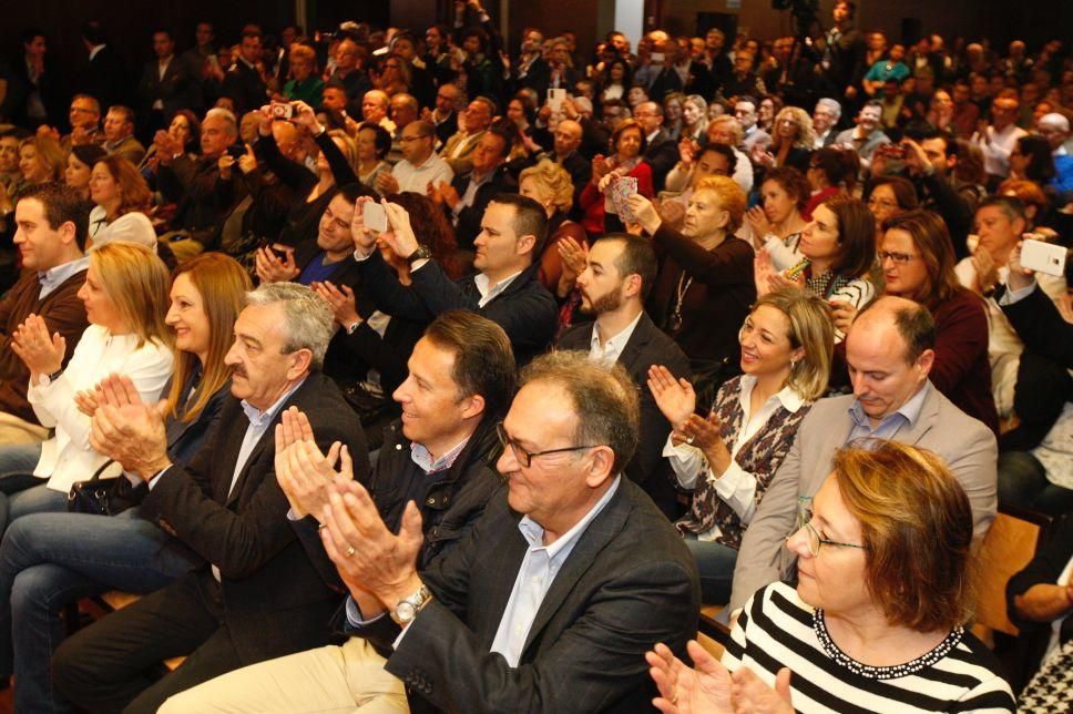 Rajoy se da un baño de multitudes en Murcia