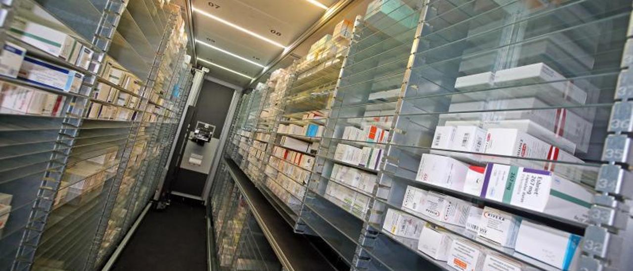 Interior del servicio
de farmacia del 
hospital Álvaro 
Cunqueiro. |   // MARTA G. BREA