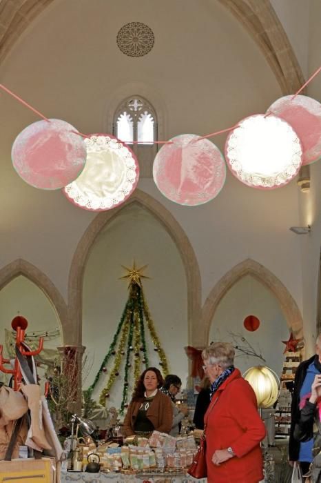 Auf dem traditionellen Markt im Pueblo Español (1. bis 10. 12.) geht es diesmal ausgesprochen musikalisch zu. Täglich sorgen Musikgruppen in dem Miniaturdorf für Weihnachtsstimmung. Die Stände sind bereits ab mittags geöffnet. Der Eintritt kostet 5 Euro, dafür gibt es aber auch einen Becher Glühwein.