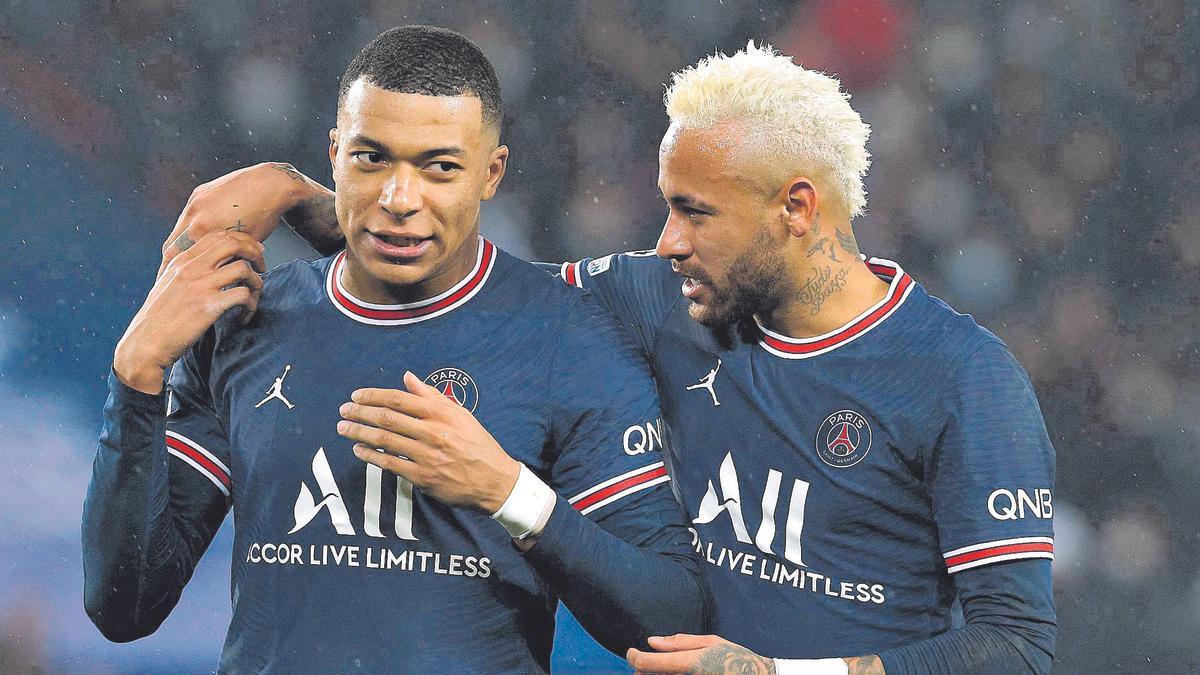 Mbappé junto a Neymar con la camiseta del PSG