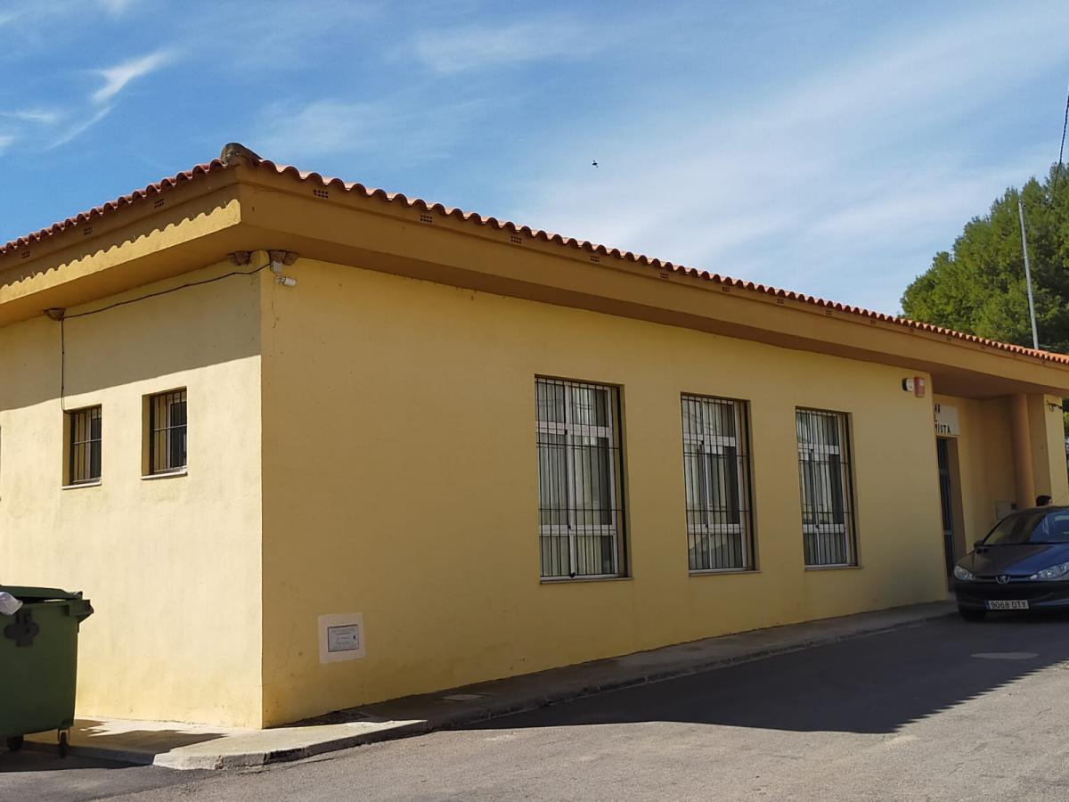 La Torre d'en Doménec ofrece casa y trabajo para reabrir el colegio y el bar