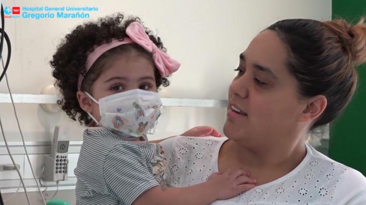 El Hospital Gregorio Marañón de Madrid da el alta a una niña de un año y medio a la que se realizó un transplante cardiaco en plena pandemia.