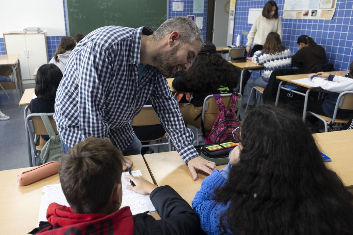 Valencia. Victor Gomez profesor de valenciá, reportaje sobre los problemas de muchos profesores con la Lomde