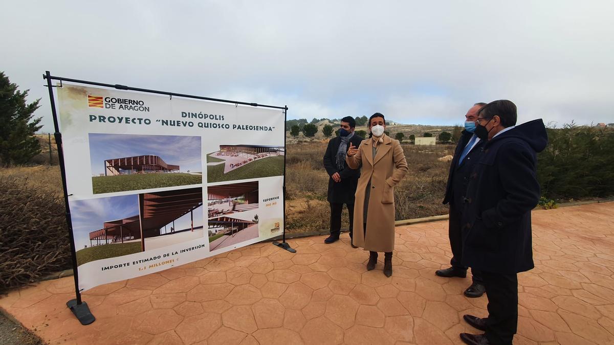 Aliaga visitó Dinópolis para conocer de primera mano el nuevo proyecto.