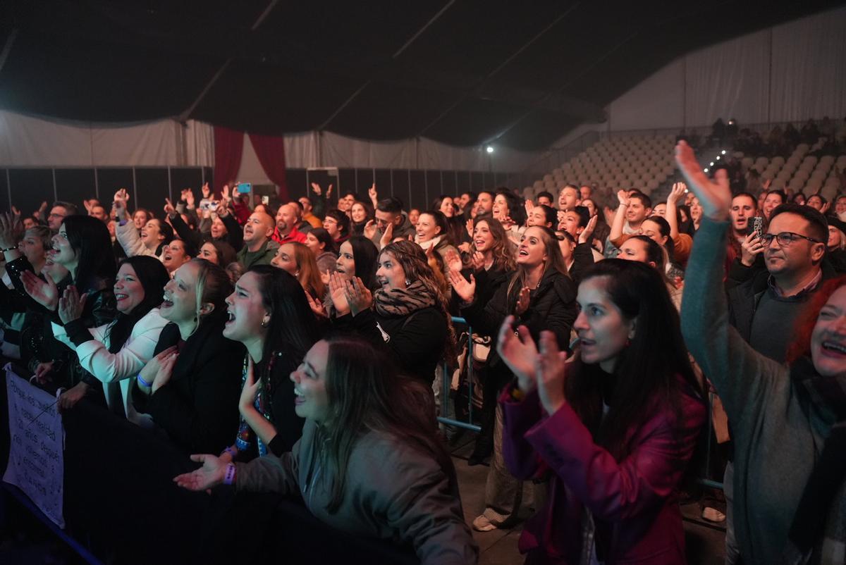Los Caños llenan de música y nostalgia la plaza de toros de Córdoba