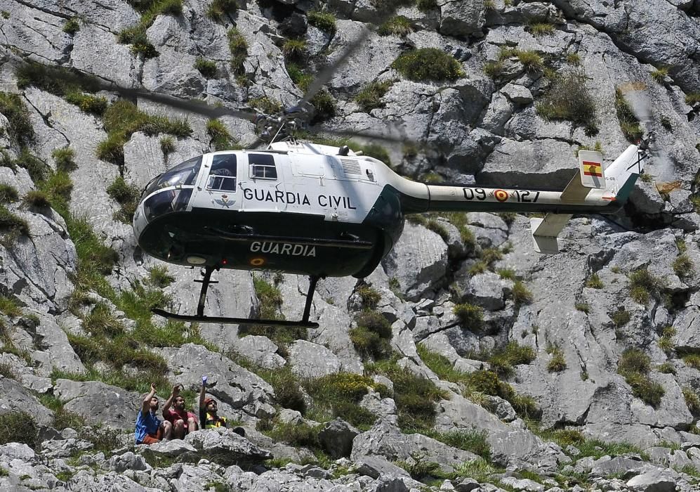 Rescate del policía nacional de Gijón fallecido en Morcín mientras hacía montañismo