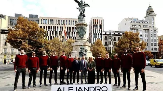 VÍDEO | El Casademont Zaragoza presenta sus nuevos trajes de Alejandro