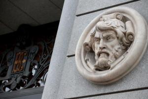 Detalle de la fachada del Banco de España.