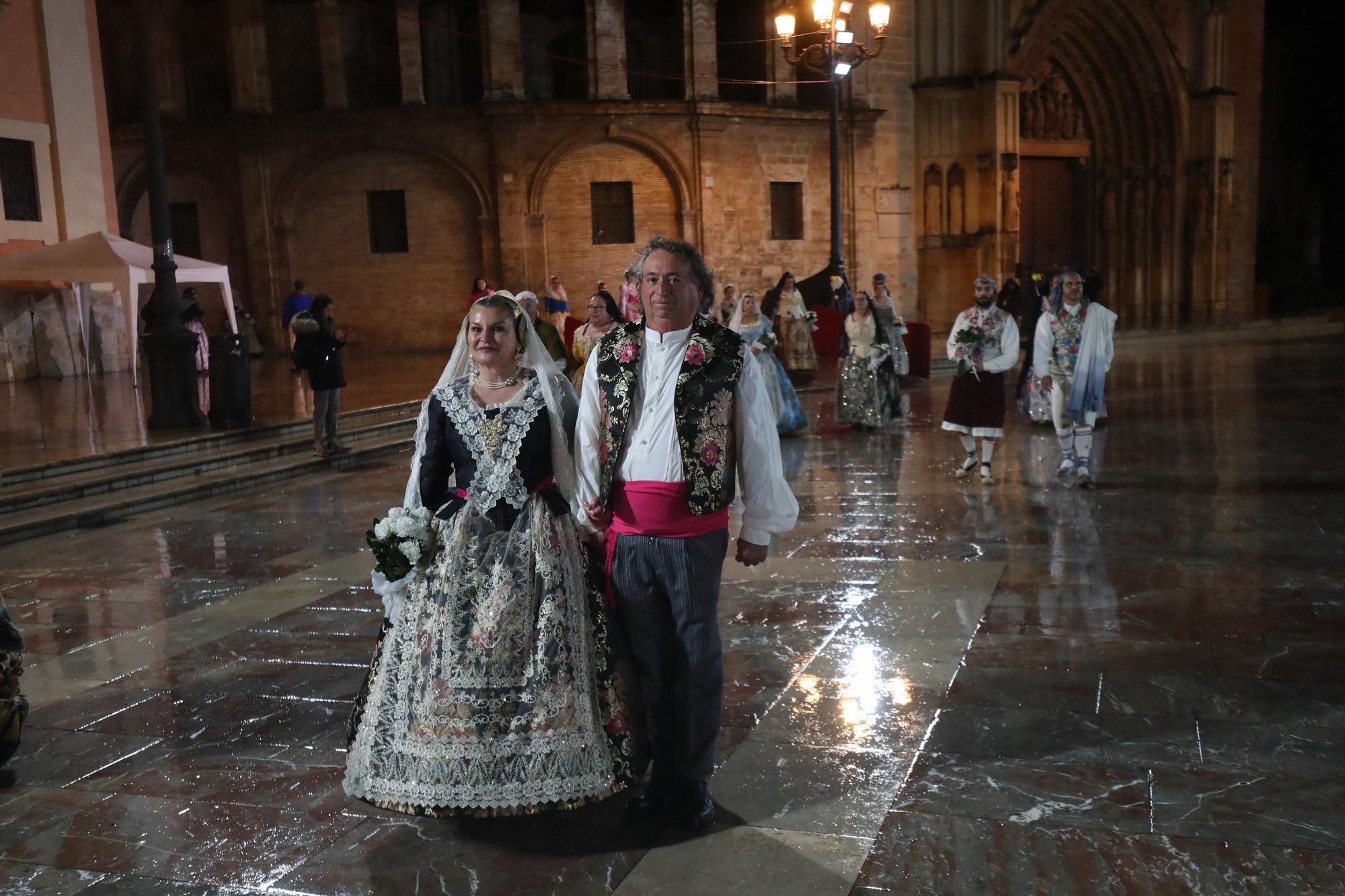 Búscate en el primer día de ofrenda por la calle de la Paz (entre las 19:00 a las 20:00 horas)