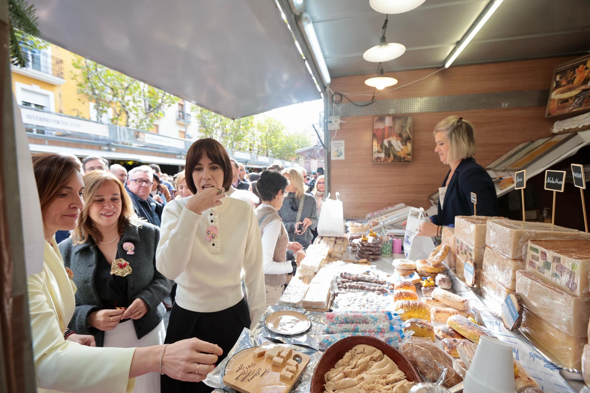 Inaugurada la feria de Navidad de Xixona