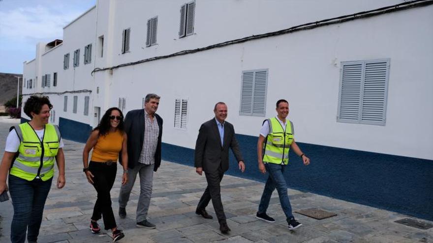 En el centro de la fotografía a la izquierda el concejal de Urbanismo, Javier Doreste y a su lado, el alcalde, Augusto Hidalgo.