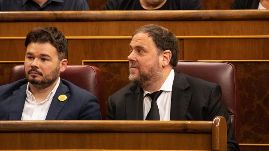 Junqueras promet la Constitució &quot;des del compromís republicà, com a pres polític i per imperatiu legal&quot;