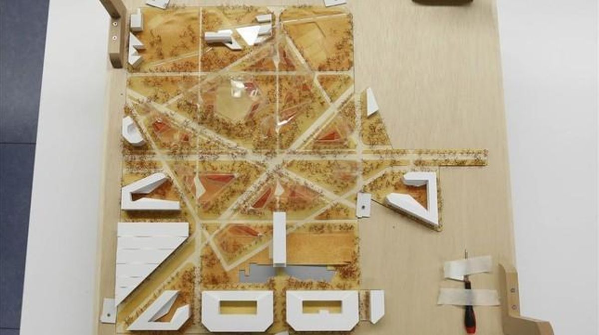 Els 10 equips d’arquitectes que opten a fer el projecte de la plaça presenten les seves propostes. El jurat internacional té un mes per elegir una combinació de verd, mobilitat i edificis. Projecte Creuscerdà.