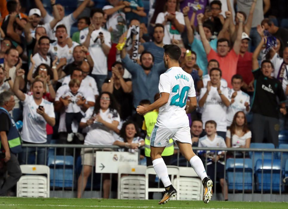 Instantes del partido disputado ayer entre el Valencia CF y el Real Madrid.