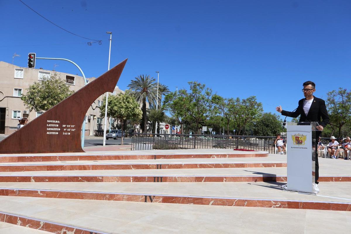 Novelda inaugura un reloj solar monumental dedicado a Jorge Juan