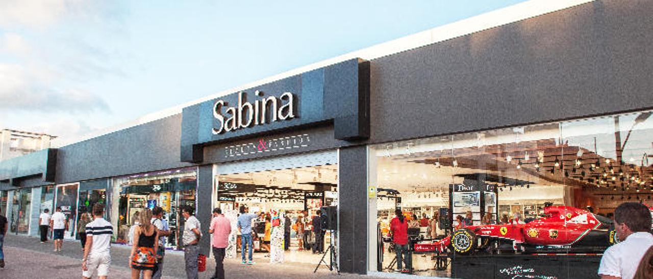 Imagen de la fachada de la nueva tienda de Sabina Beauty &amp; Fashion, en Corralejo.