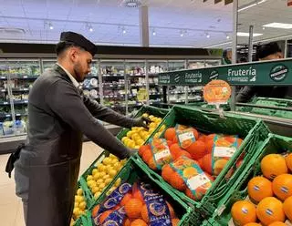 La Junta formaliza los contratos para el servicio de tarjetas monedero que en Córdoba gestionará Luis Piña SL