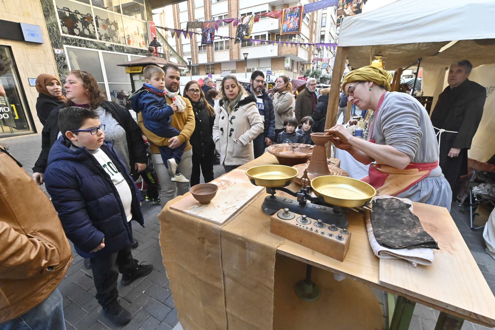 Acércate en imágenes al mercado medieval de Vila-real