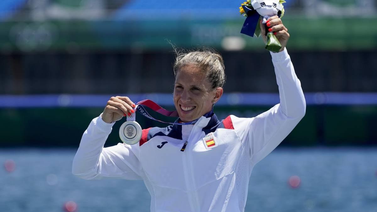 Teresa Portela con su medalla de plata en los Juegos Olímpicos de Tokyo