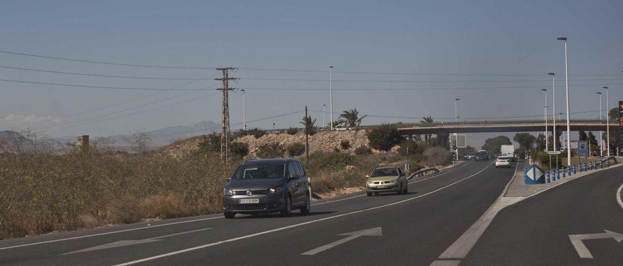 La zona donde se construirá el carril de aceleración en Santa Pola