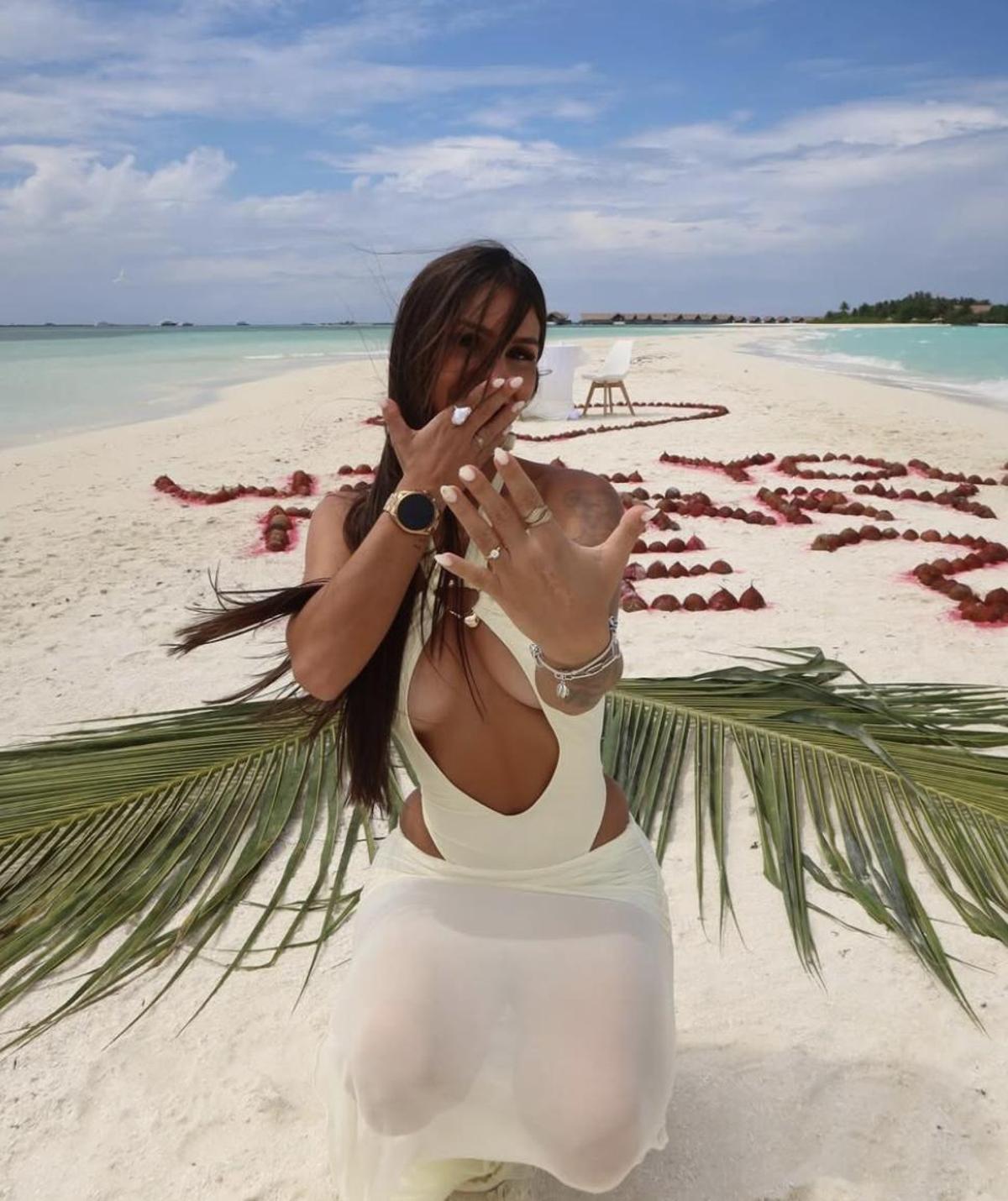 La tentadora Cristina se casa con su nueva pareja