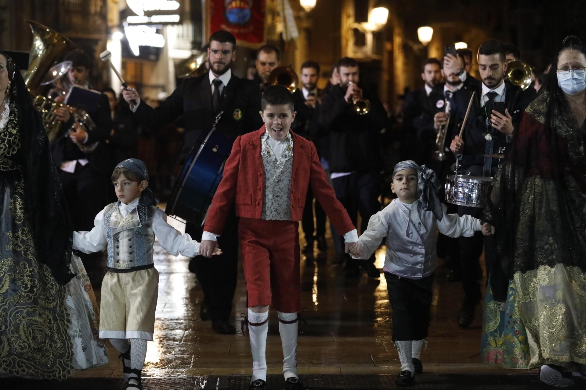 Búscate en el primer día de ofrenda por la calle Quart (entre las 22:00 a las 23:00 horas)